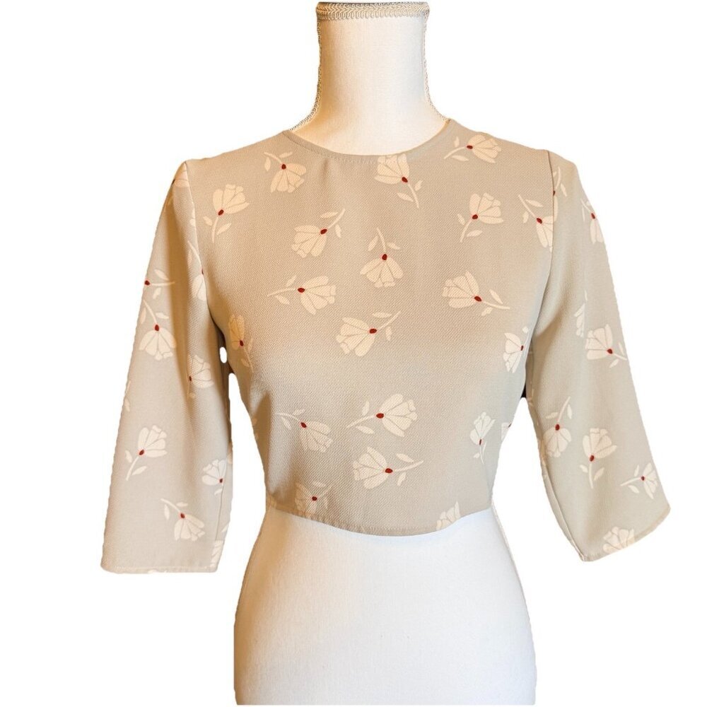 Zara Women’s Top Size XS Gray Floral Stretch Round Neck Classic Crop Blouse